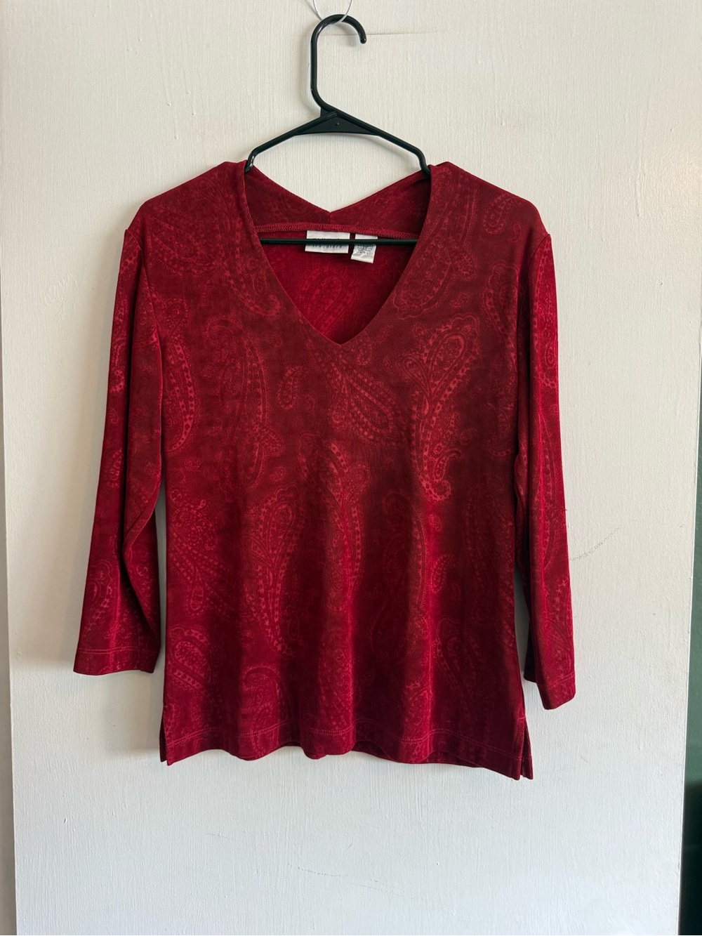 Vintage Chicos travelers red paisley print stretchy v neck 3/4 sleeve blouse
